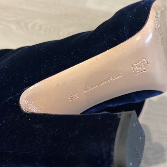 Gianvito Rossi Blue Velvet Booties - Picture 6 of 6